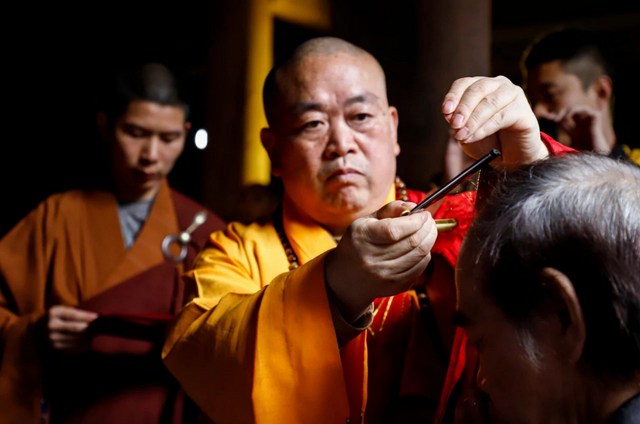 72歲的蔡志忠在少林寺剃度出家
