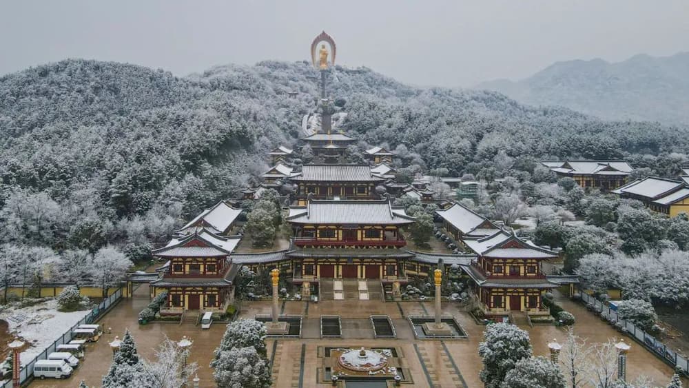 把極樂世界當真了，將來它就真的出現了