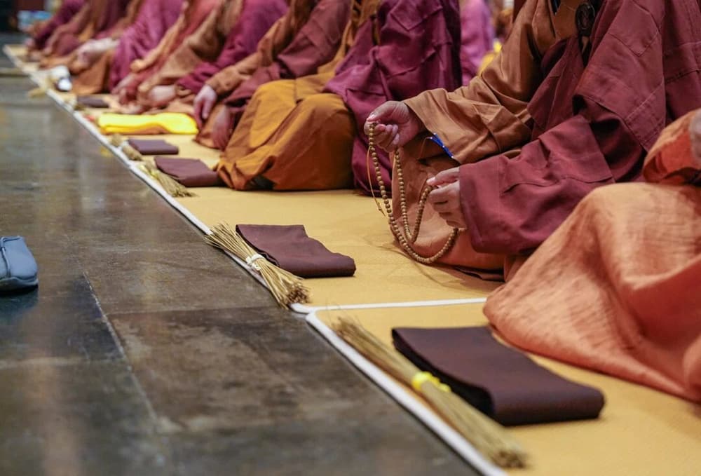 一句佛號總攝一切六度萬行，應該如何解釋