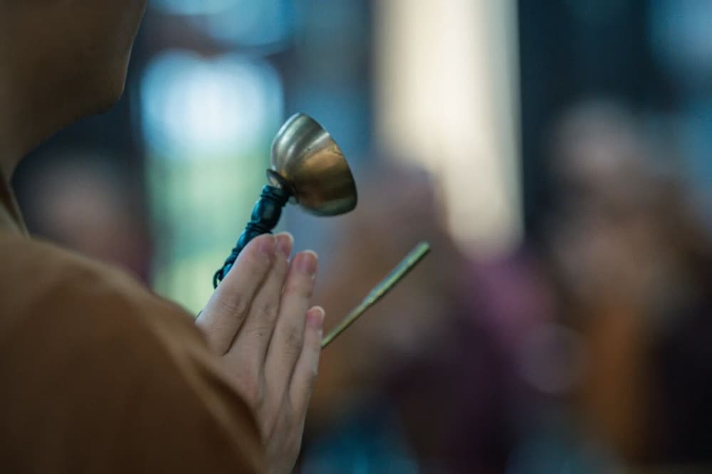 莫將光影作佛光：助念中如何守住不妄語戒