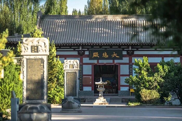 念佛之人當吃長素，如或不能，當持六齋或十齋