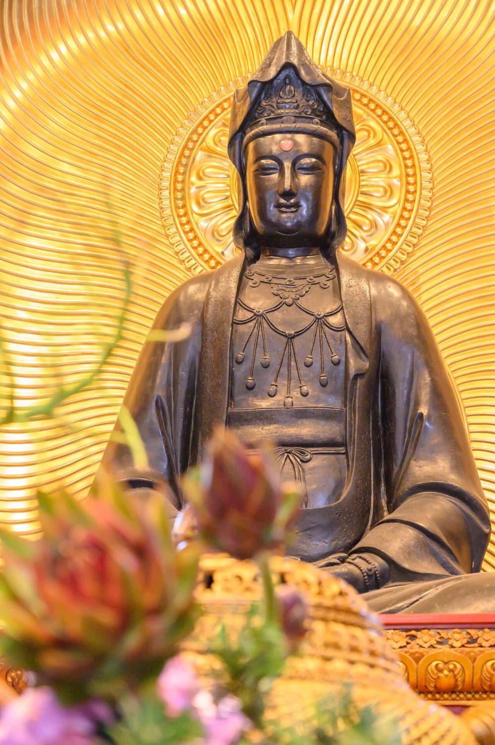 末法眾生業障深重，要兼念觀世音菩薩，兼念大悲咒