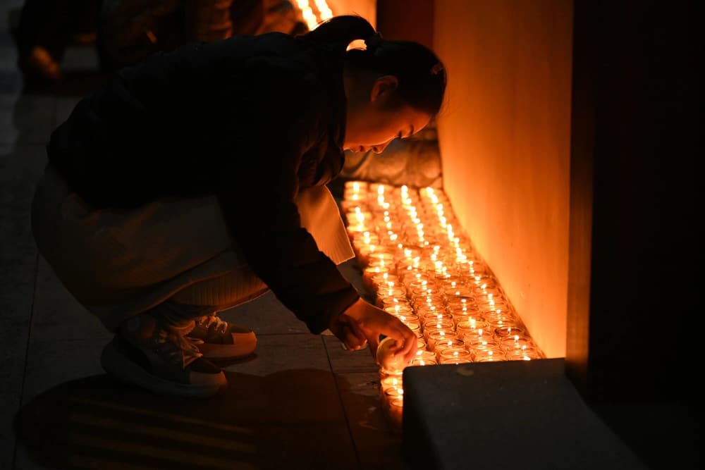 真為生死，發菩提心，以深信願，持佛名號