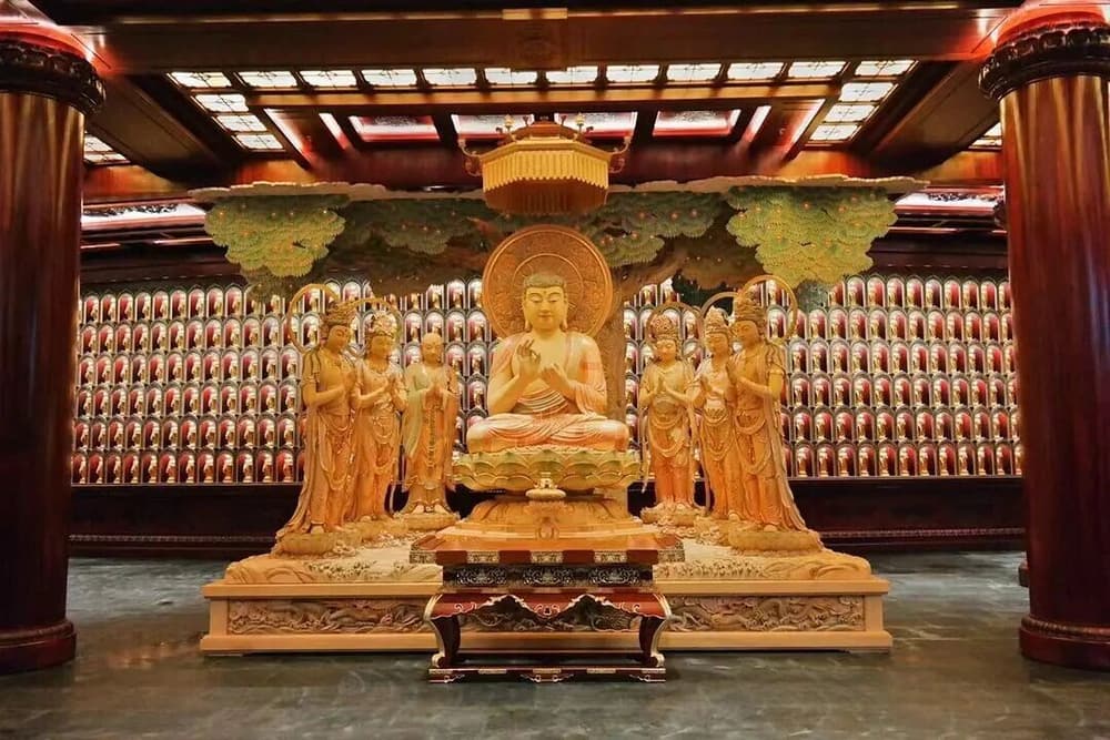 破戒者稱其佛名，必得淨戒